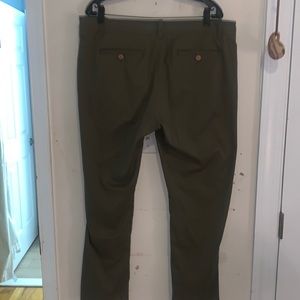 Men’s 36/30 Taylor Vintage  greenwich fit slim straight military green khakis.